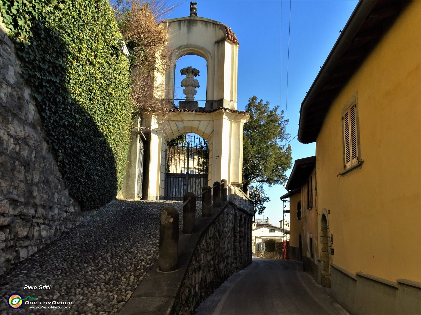 18 Due passi in via Borgo Canale.JPG